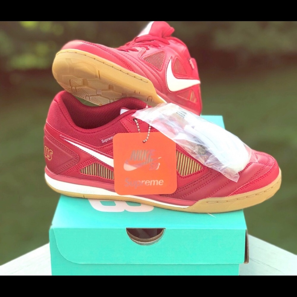 Supreme Nike SB Gatos women 7.5 NIB